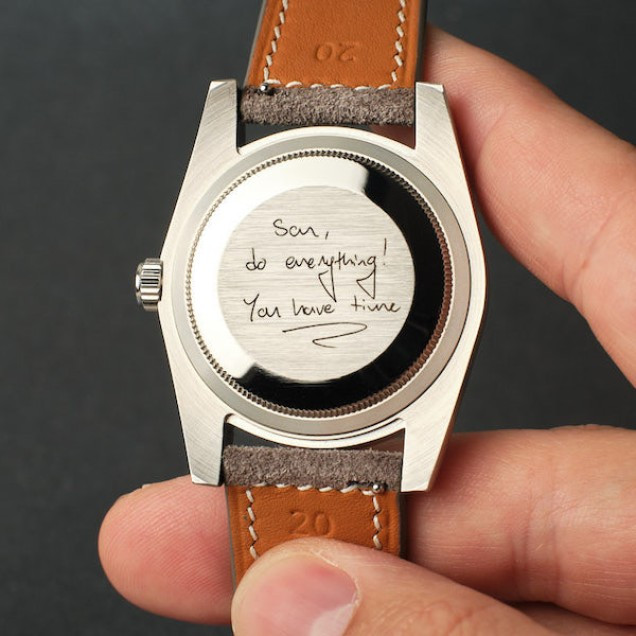 Гравіювання на годиннику Фото