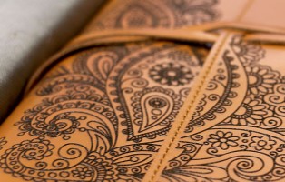 Гравіювання на шкірі